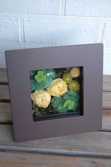 四つ葉のクローバーのフレームアレンジ