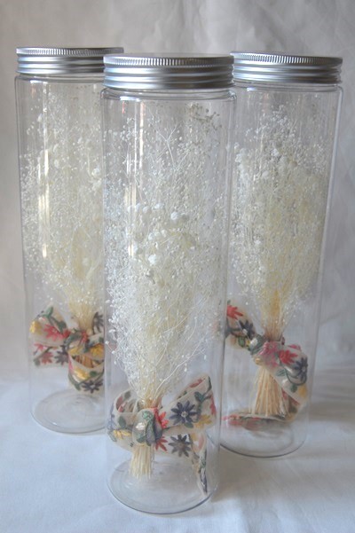 すずらんとかすみ草の花束